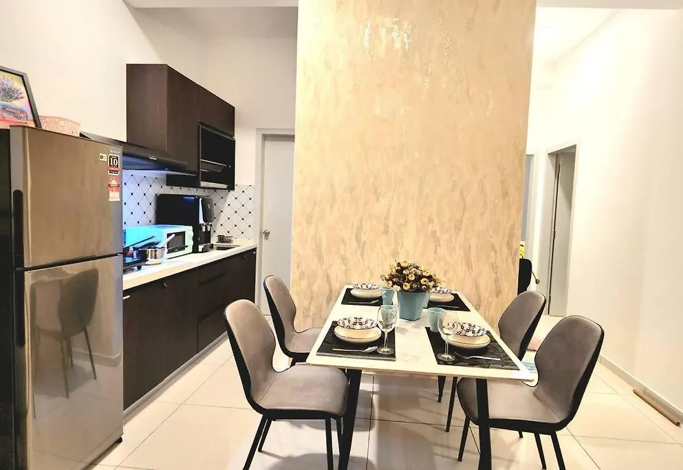 Ipoh City Horizon17 Homestay - 2 Rooms & 1 Bathroom - 8 Mins To Concubine Lane & Old Town Ipoh, 3 Mins Walking To Food Places & Convenient Store By Happy Homestay 0*,  Малайзия